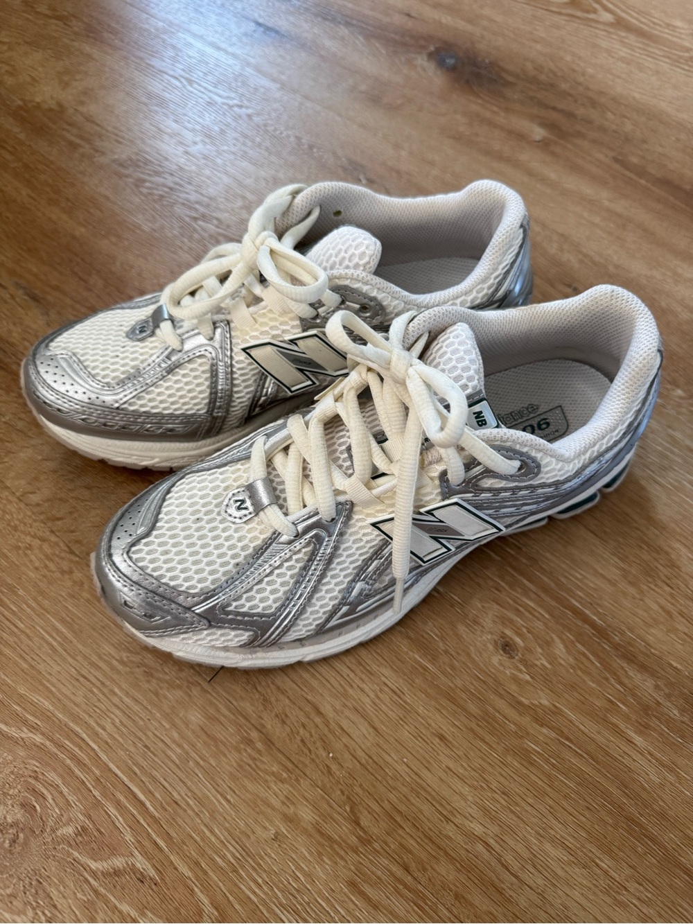 New Balance Women's 1906R